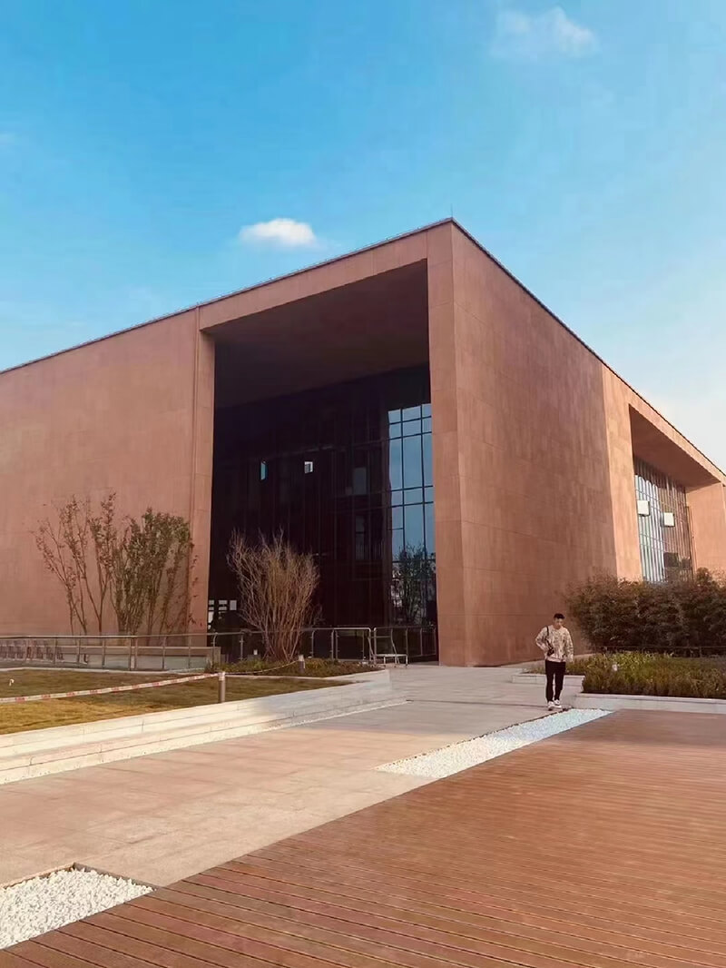 四川自贡市委党校斧凿石实景
