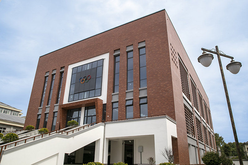 富阳鹿山中学外墙侧面展示